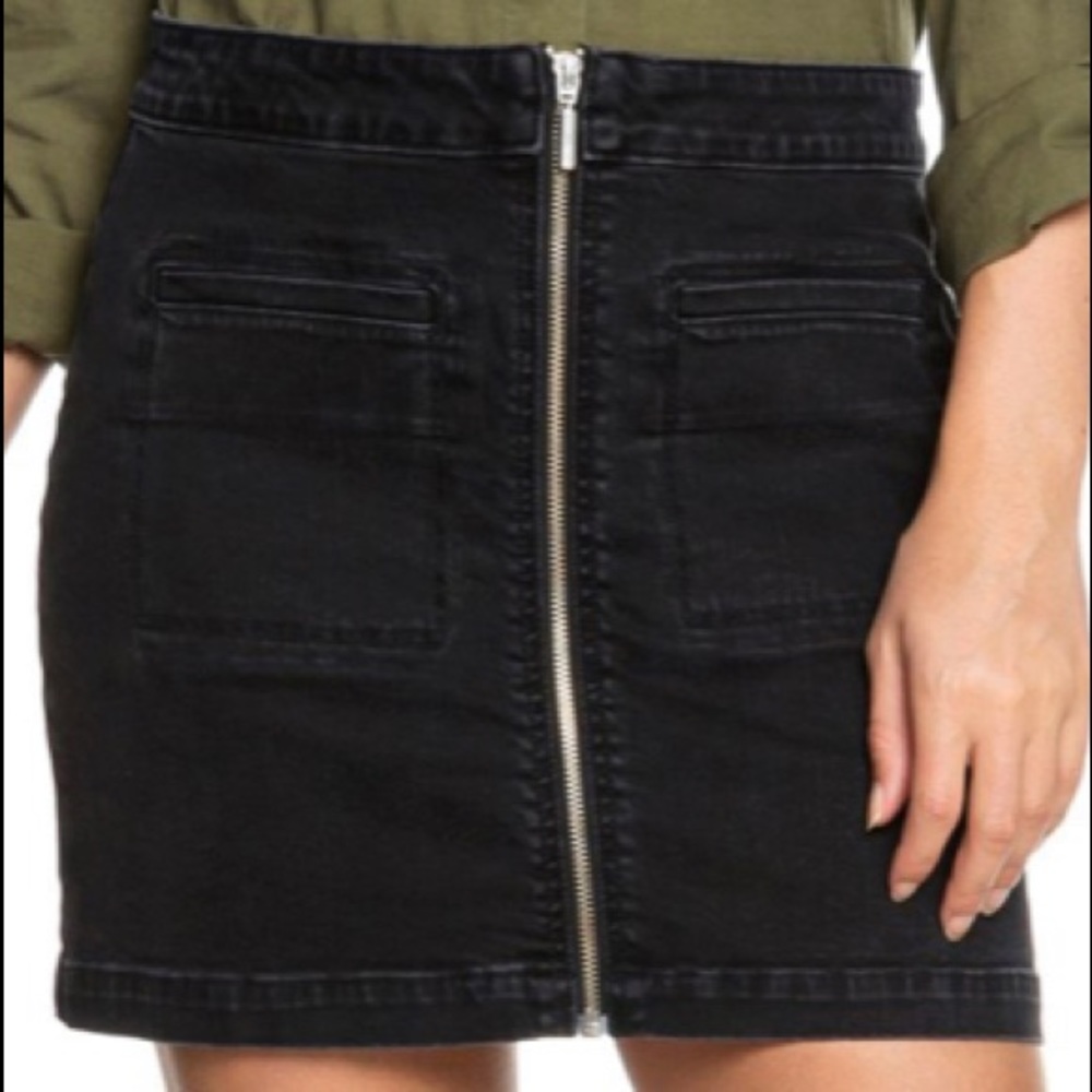 Brand new roxy skirt, size 6 but runs big